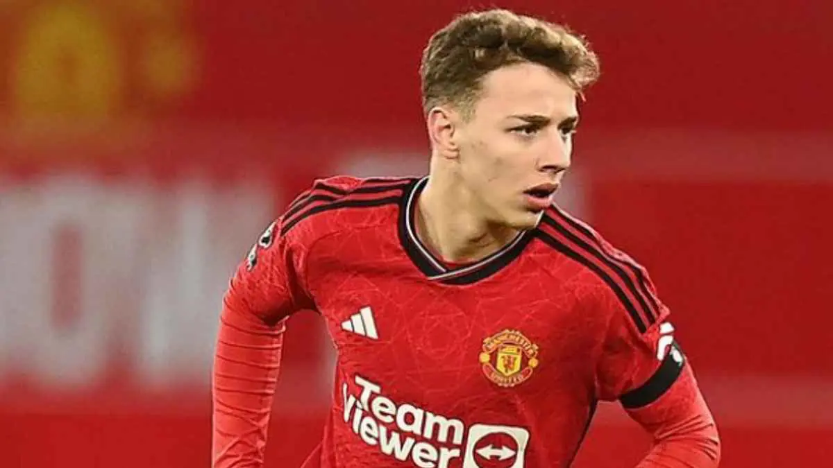 لاعب مانشستر يونايتد يتلو القرآن في جلسة مع مشاري العفاسي (فيديو)