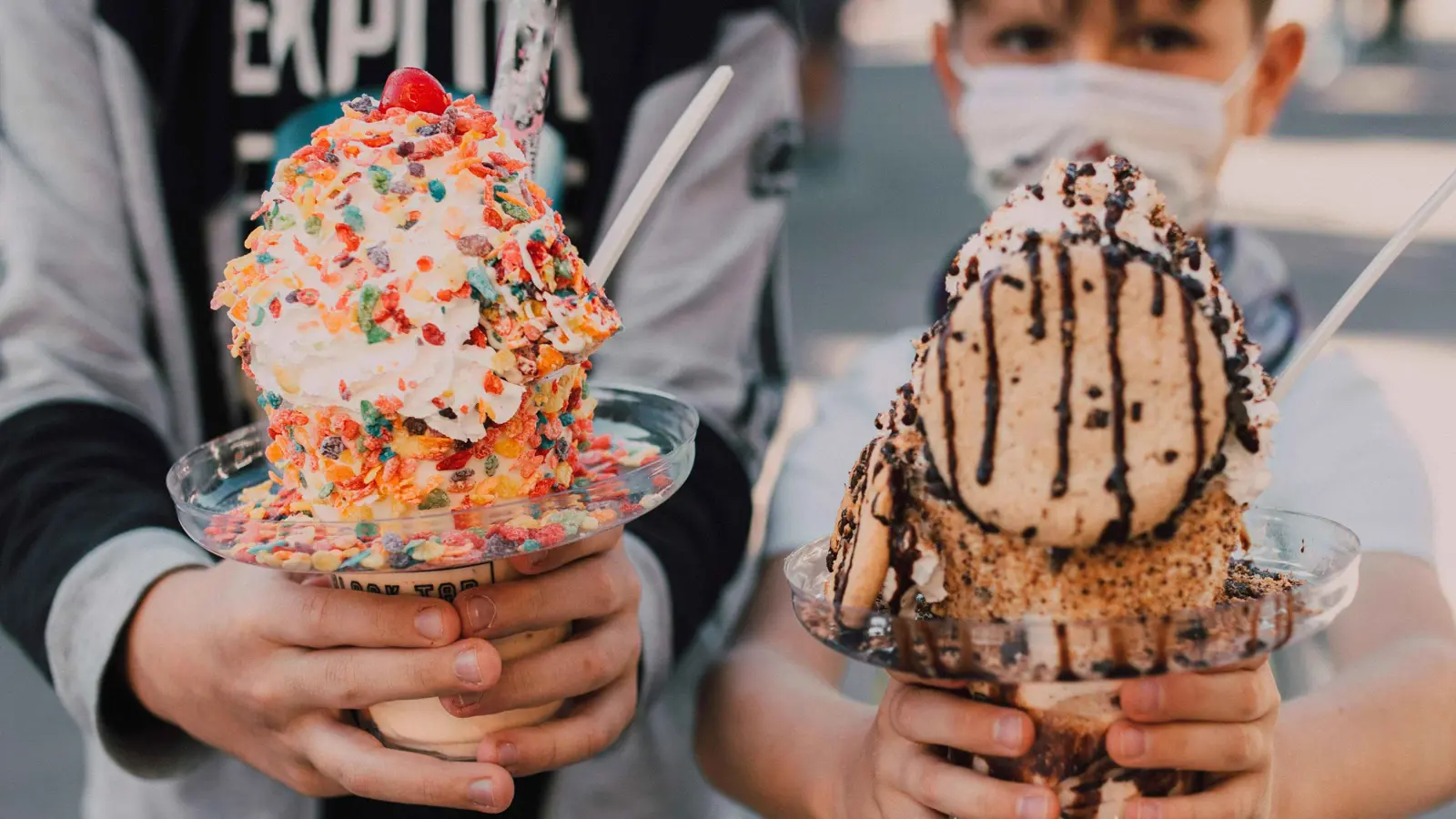 مخاطر الحلويات المحشوة بالكريمة على صحة الأطفال