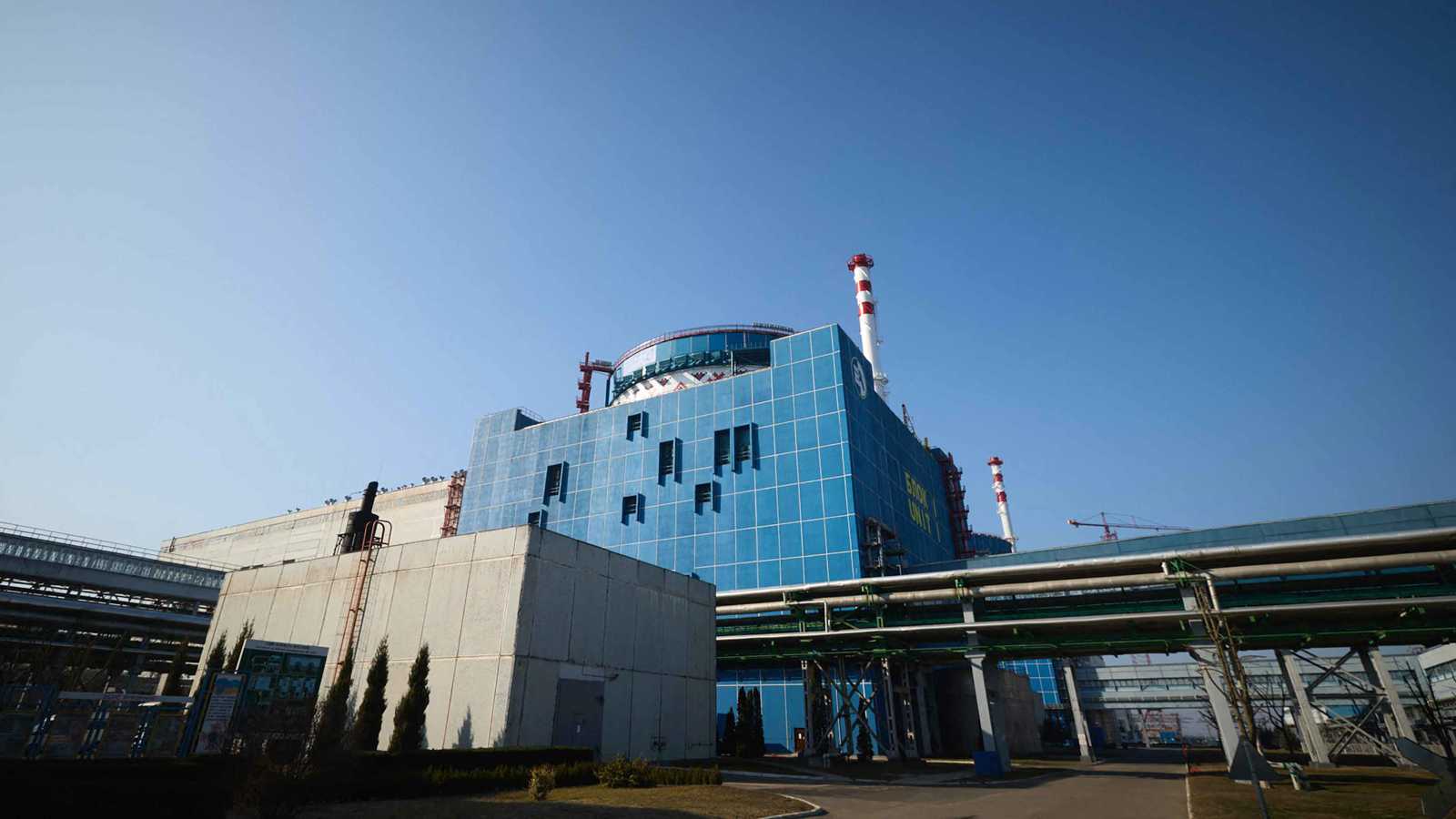 "إرهاب نووي".. أوكرانيا تتهم روسيا باستهداف منشأتي طاقة