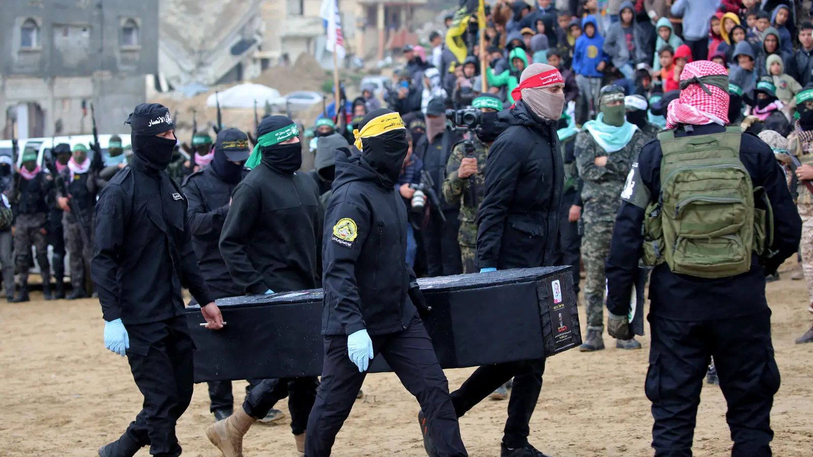 الجيش الإسرائيلي يحث حماس على الالتزام باتفاق غزة وتسليم جثامين الرهائن