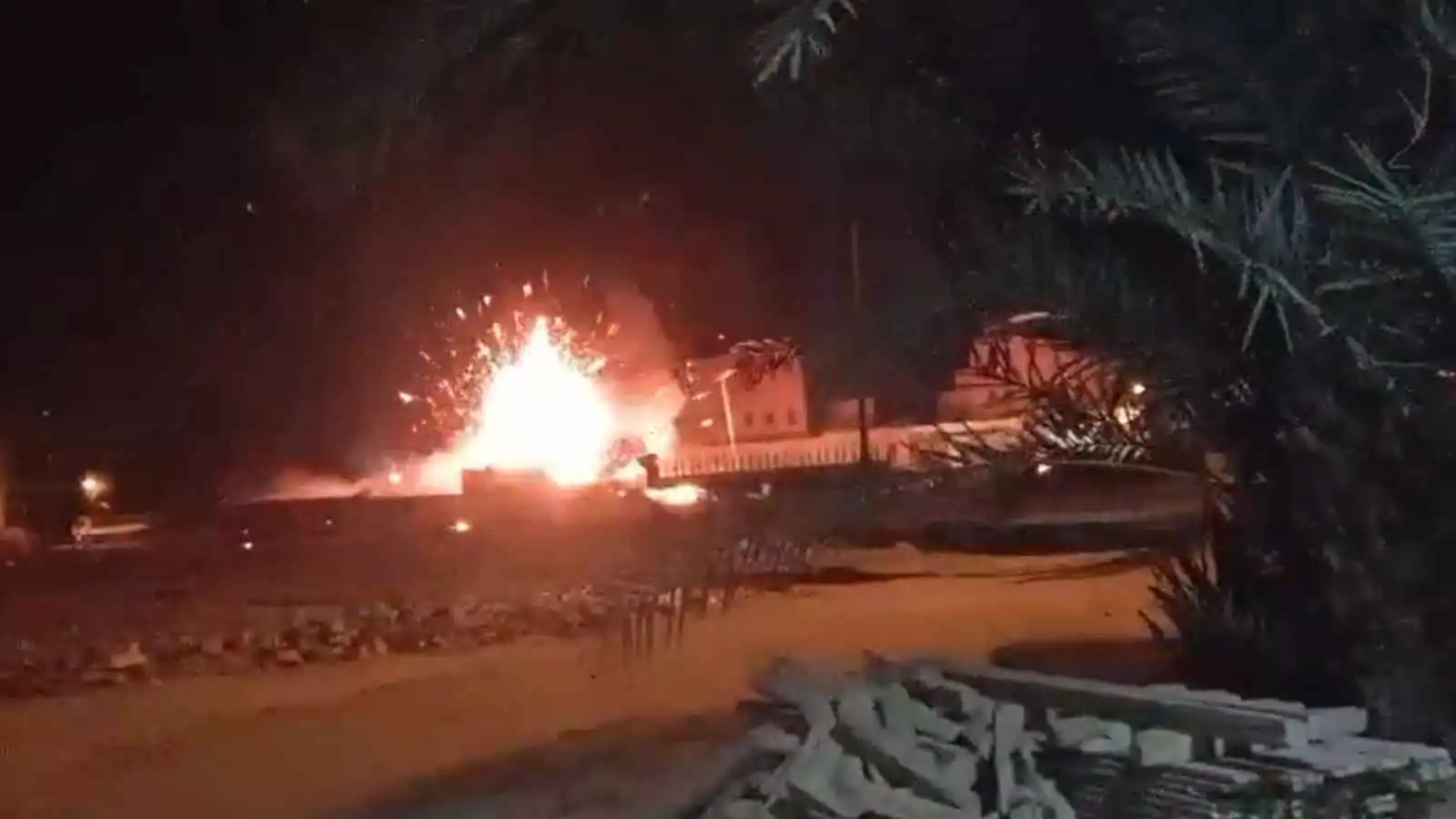 اليمن.. حريق وانفجار مقذوفات حربية يثير ذعر سكان سيئون (فيديو)