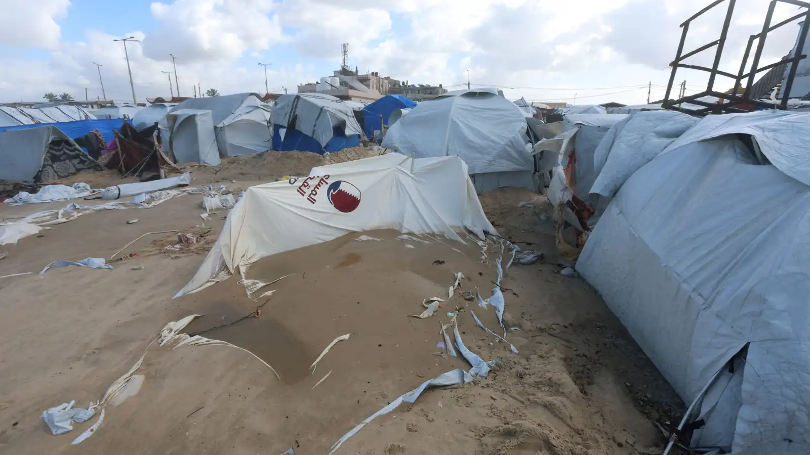 خيام دمرتها الأمطار الغزيرة في خان يونس 