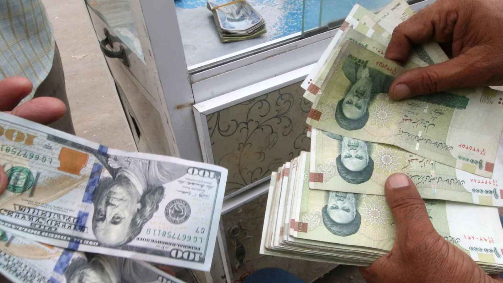 سقوط الأسد يهوي بالريال الإيراني إلى مستوى تاريخي