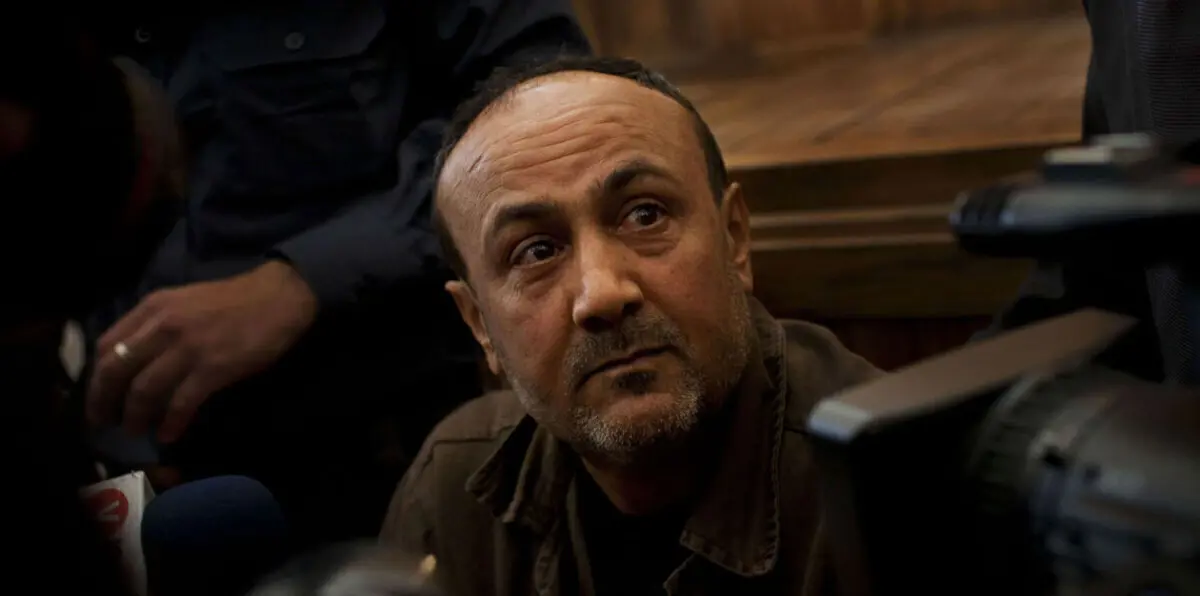 إدارة السجون الإسرائيلية تنقل الأسير مروان البرغوثي إلى العزل الانفرادي