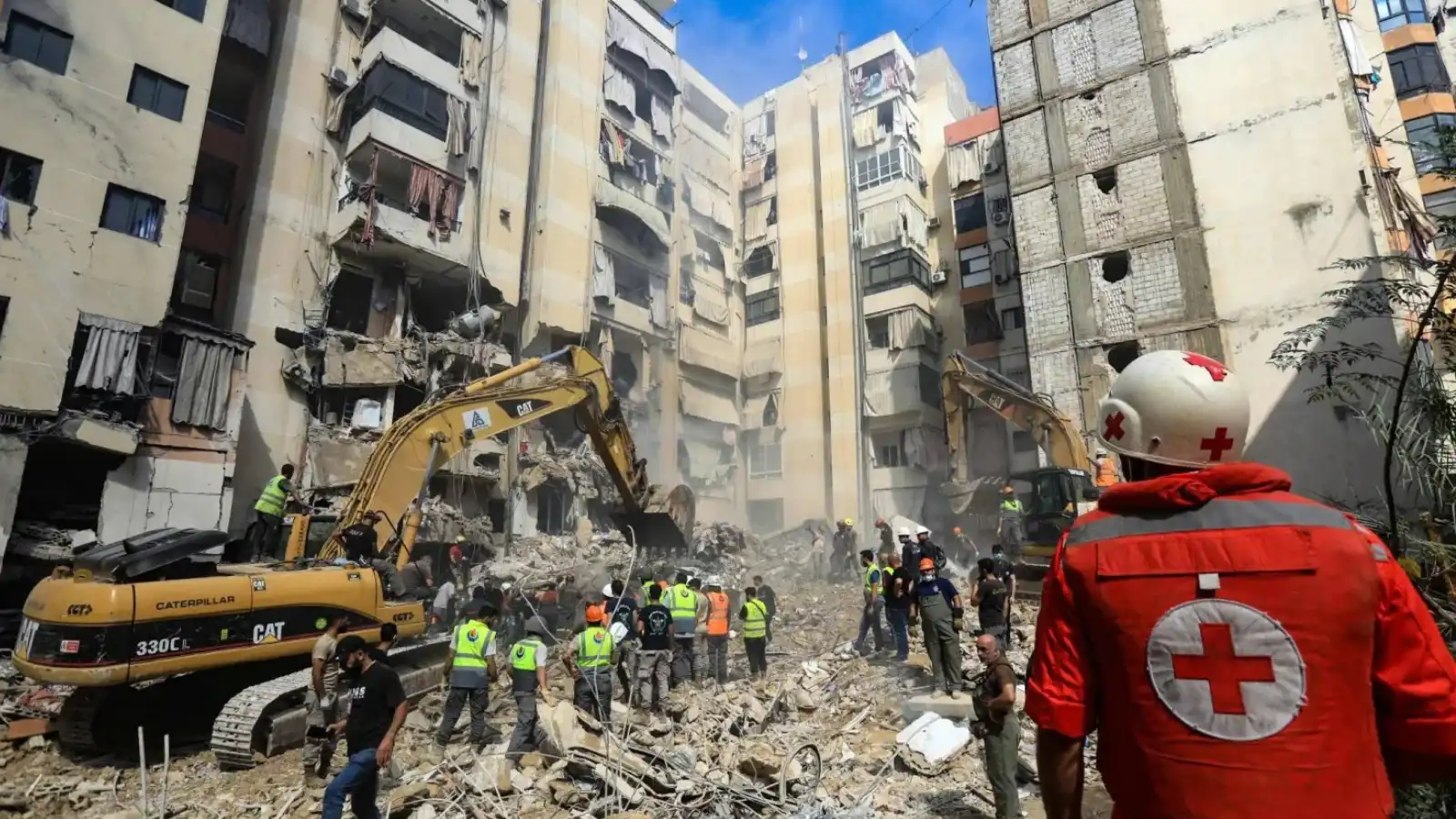 لبنان.. مقتل 51 عنصرًا بالقطاع الصحي في الغارات الإسرائيلية