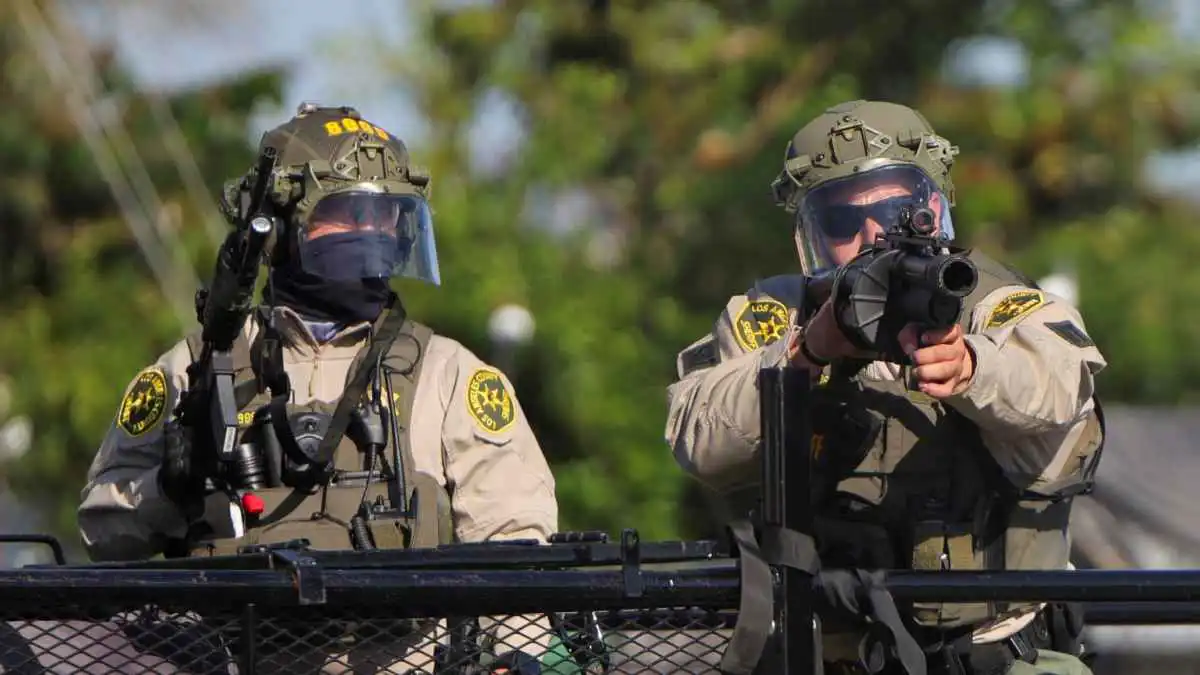 حكم قضائي "استثنائي" لعناصر إدارة الهجرة الأمريكية في كاليفورنيا