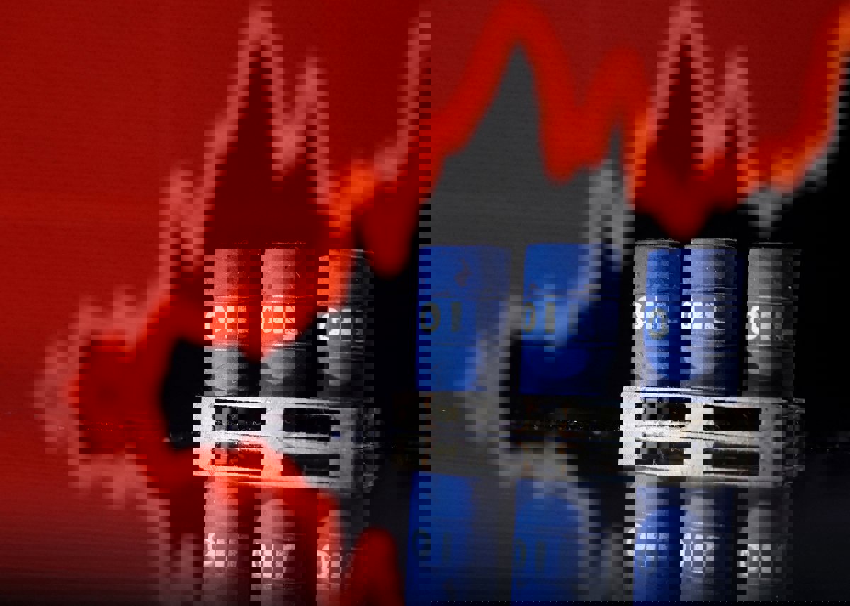 أسعار النفط تنخفض مع زيادة مخزونات الخام الأمريكية‎