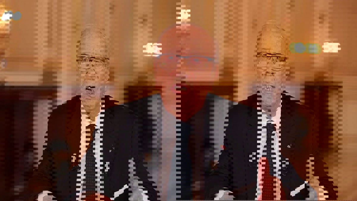 بعد تلميحه لعدم ترشحه.. هل خشي الرئيس التونسي السبسي مصير بوتفليقة؟