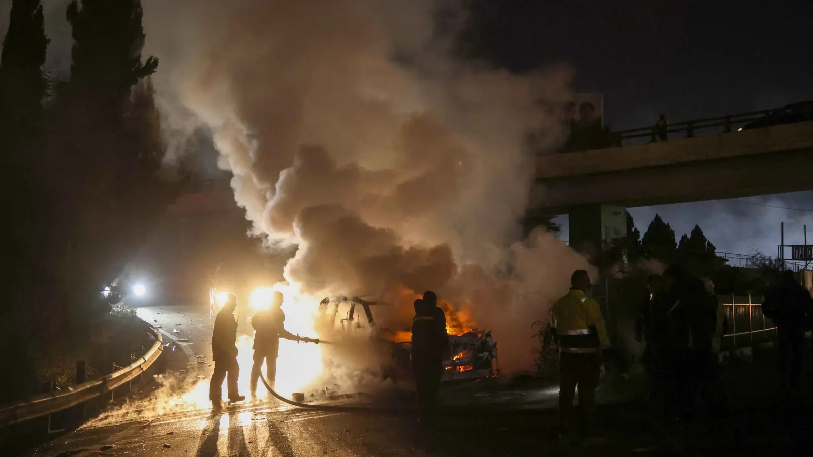 "سينالون عقابهم".. عون يتوعد مهاجمي موكب "اليونيفيل" في لبنان