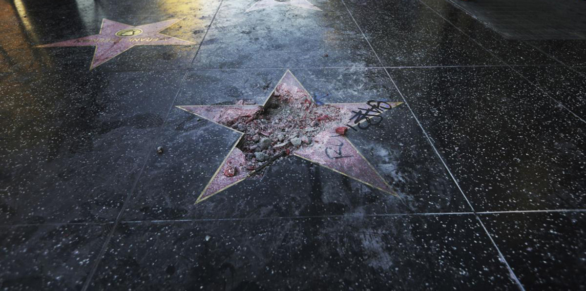 تخريب نجمة دونالد ترامب في ممر المشاهير بهوليوود