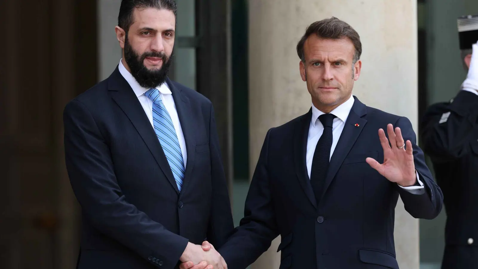 خاص- اجتماع الشرع وماكرون.. ماذا دار خلف الأبواب المغلقة؟