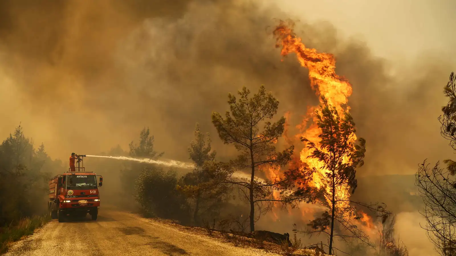 فيضانات وحرائق وجفاف.. تغير المناخ يعيد تشكيل العالم في 2025