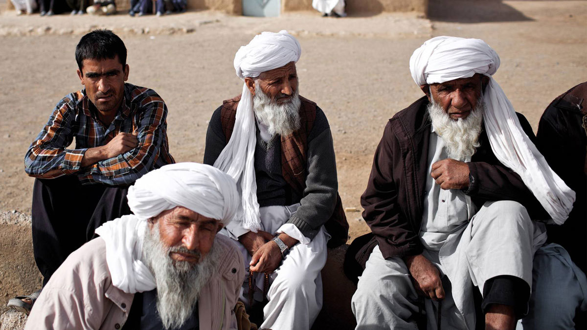 "بي بي سي": إيران تمنع اللاجئين الأفغان من شراء بطاقة هاتف وفتح حساب مصرفي