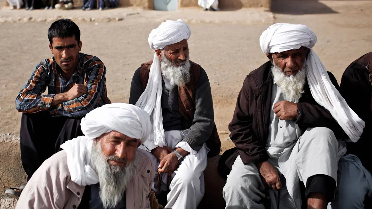 "بي بي سي": إيران تمنع اللاجئين الأفغان من شراء بطاقة هاتف وفتح حساب مصرفي