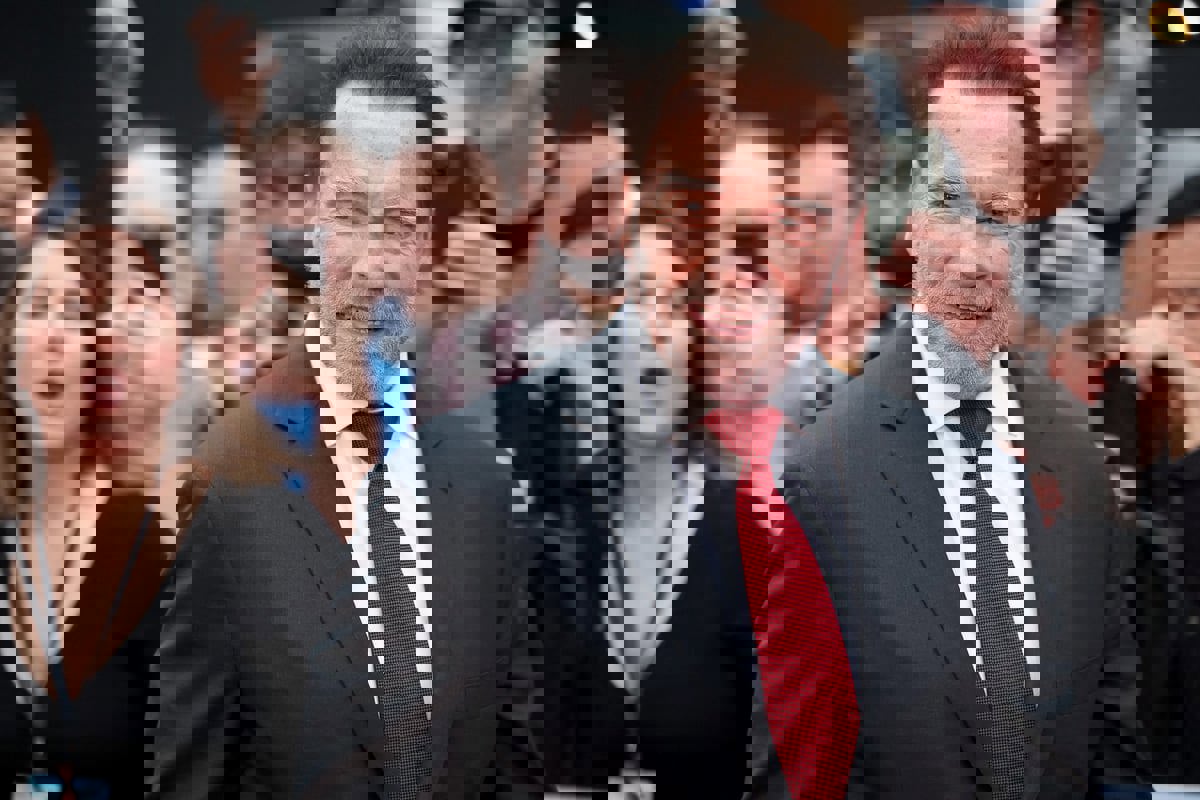 توقيف أرنولد شوارزنيغر في مطار بألمانيا بسبب الاحتيال الضريبي