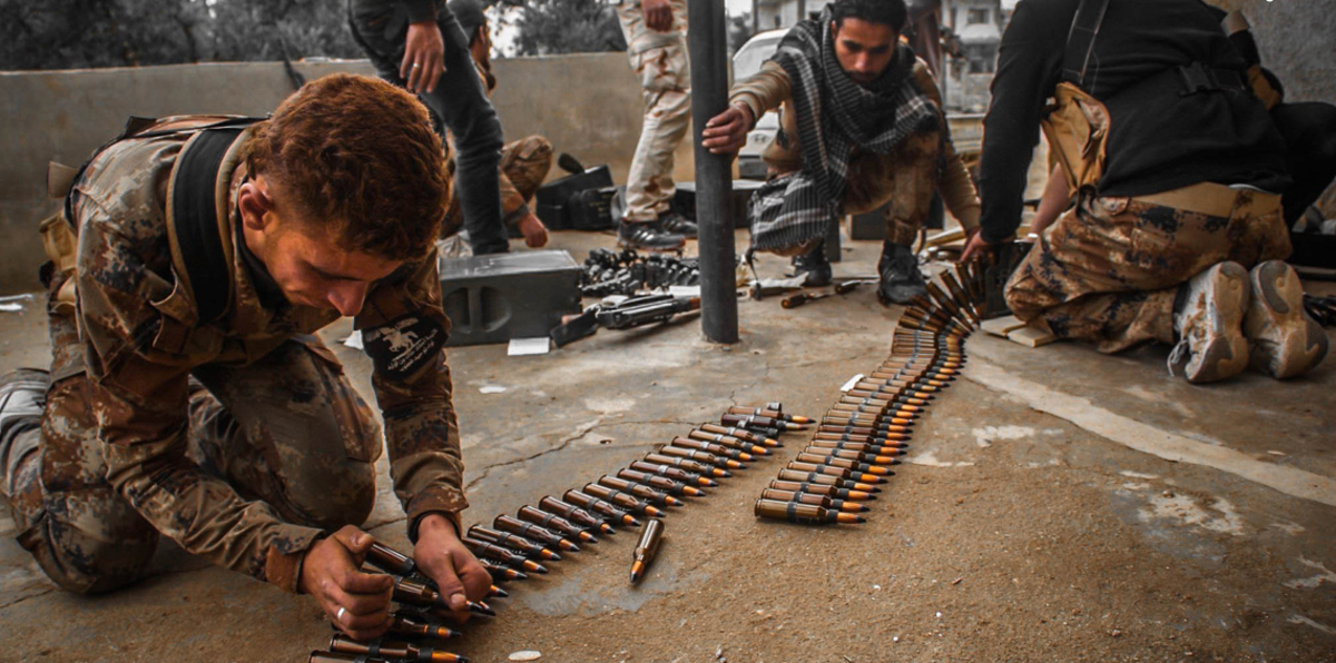 فصائل "درعا البلد" تسلم أسلحتها للنظام السوري