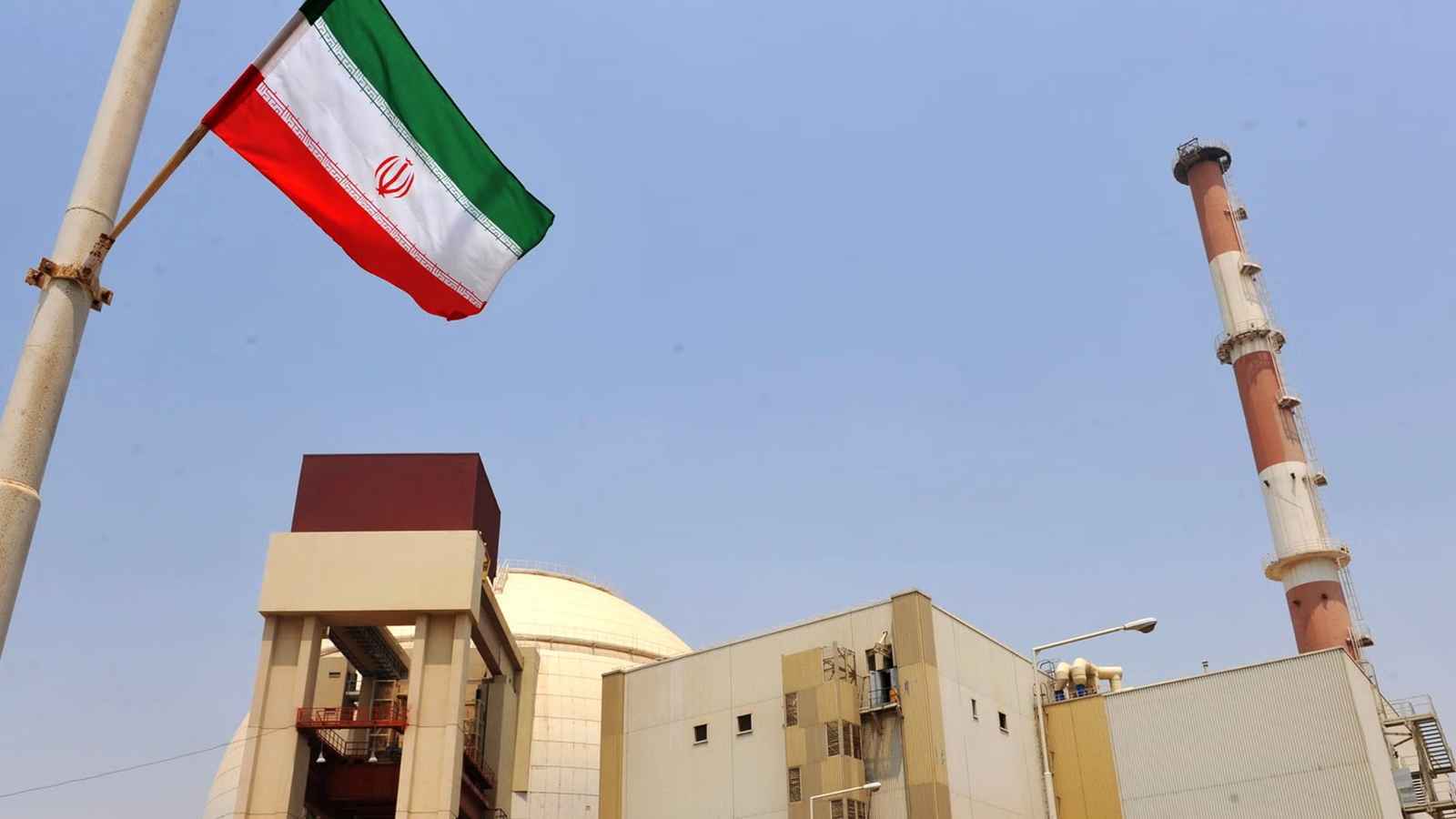 إسرائيل تضرب محيط منشأة خنداب النووية وسط إيران