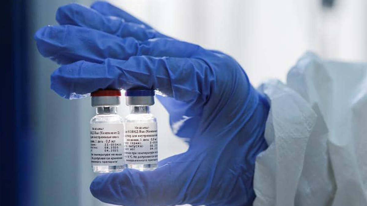 "تويتر" يضع قيودا على حساب اللقاح الروسي للوقاية من "كوفيد-19"