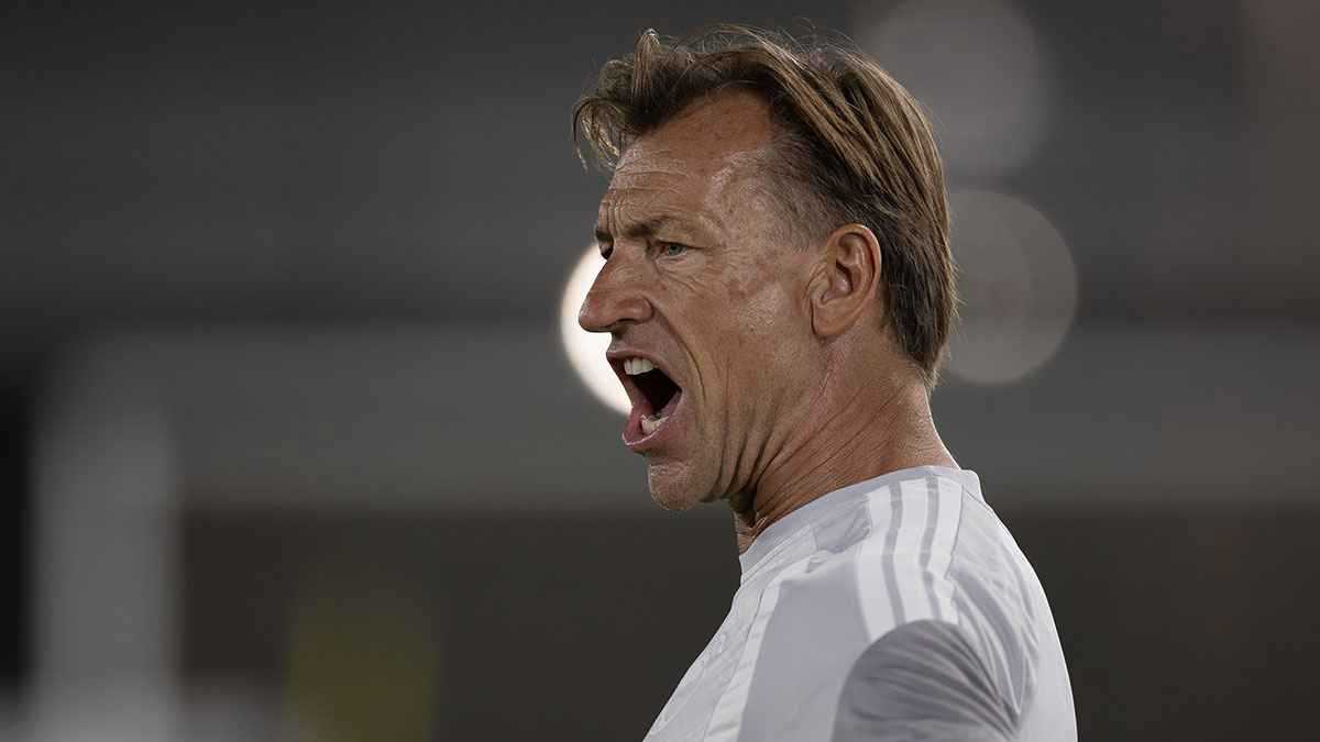 لماذا يرفض اتحاد الكرة السعودية إقالة رينارد؟ 