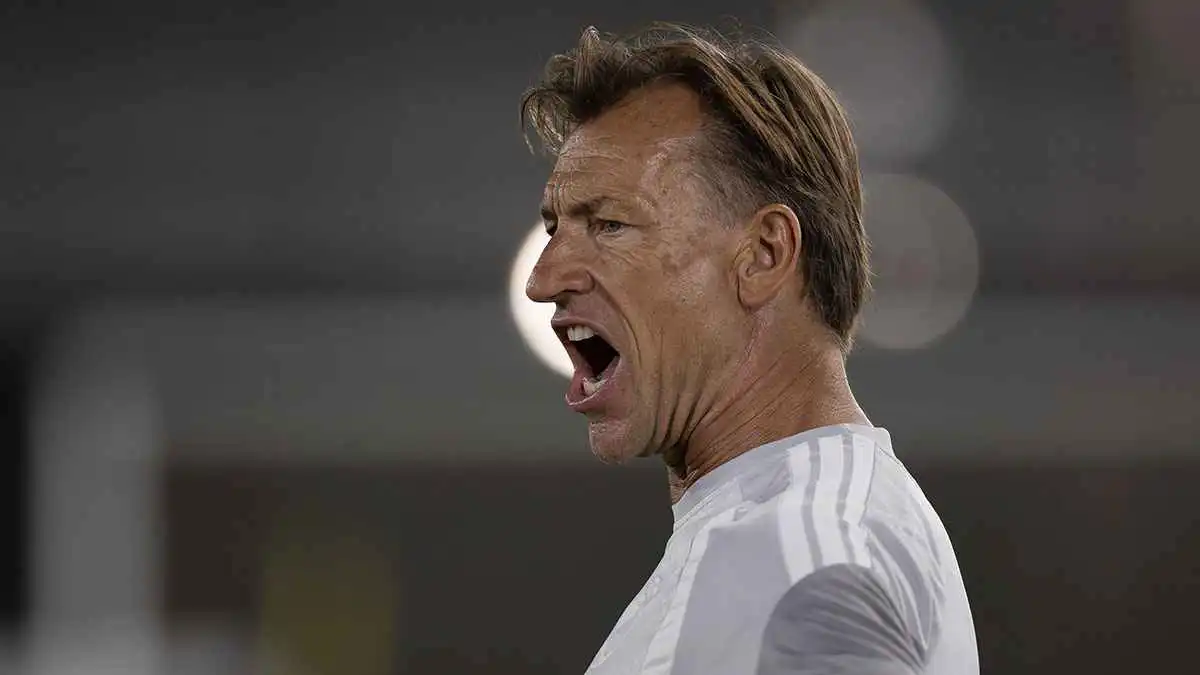 لماذا يرفض اتحاد الكرة السعودية إقالة رينارد؟