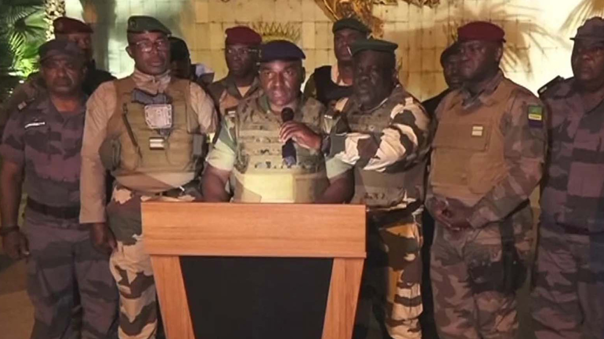 تعيين الجنرال بريس أوليغي نغيما قائدًا للمرحلة الانتقالية في الغابون