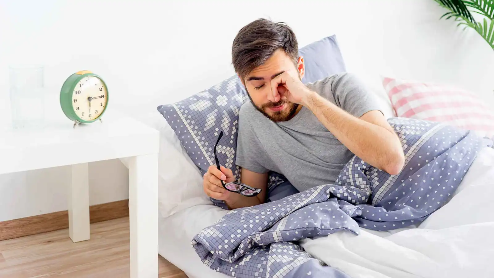 لماذا تشعر بالنعاس رغم نومك 8 ساعات؟