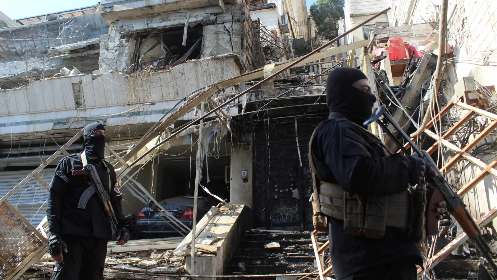 بعد "تقدم" دبلوماسي.. ما مصير الملفات الداخلية الملحّة في سوريا؟