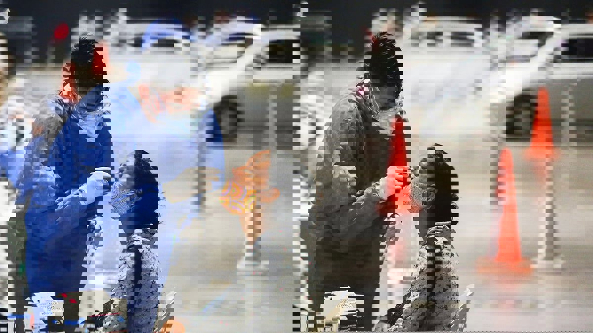 مع اقتراب الشتاء الثالث للجائحة.. إلى أين يتجه كورونا؟