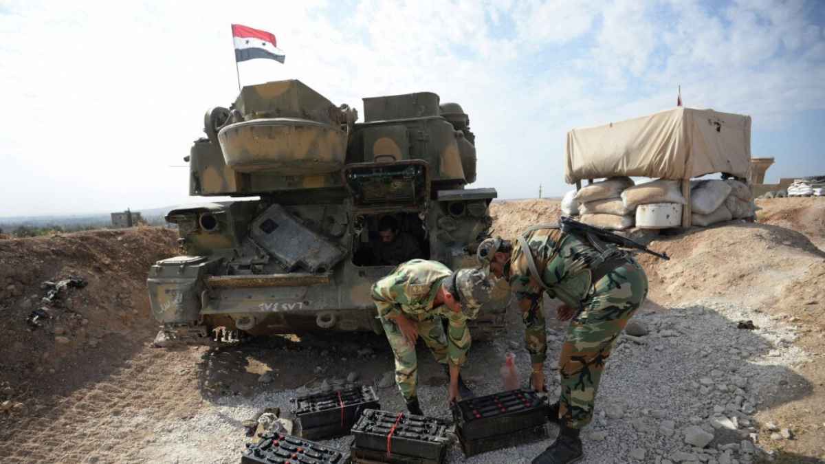 الجيش السوري يسلم دير الزور والبوكمال لـ"قسد"