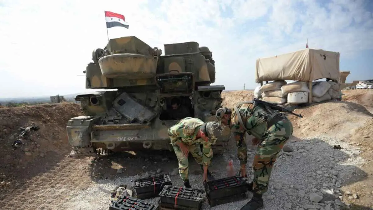 الجيش السوري يسلم دير الزور والبوكمال لـ"قسد"