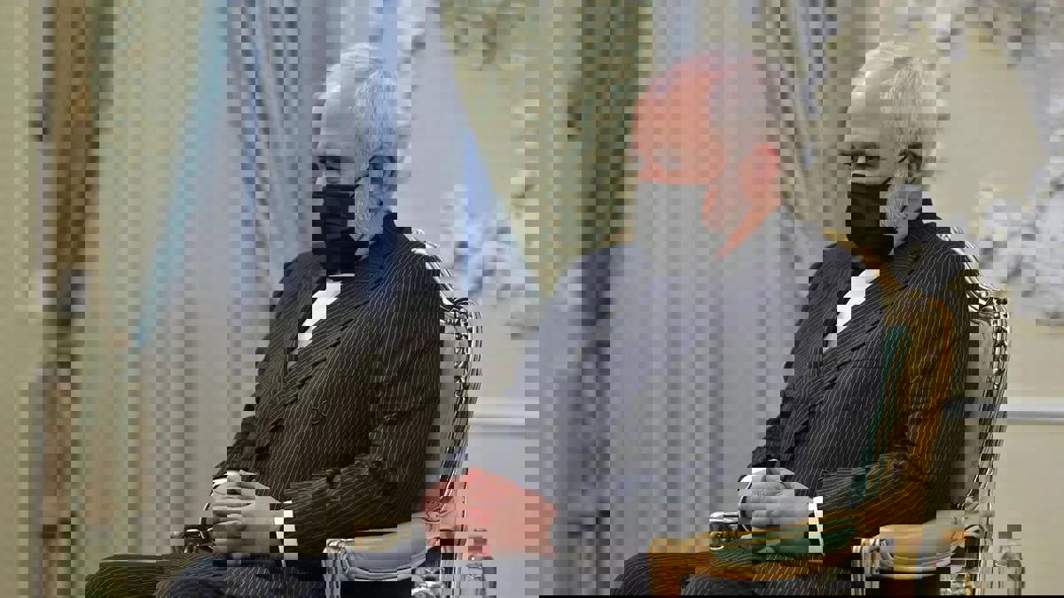 تقرير: مستشار روحاني المتهم الأول بتسريب مقابلة ظريف السرية