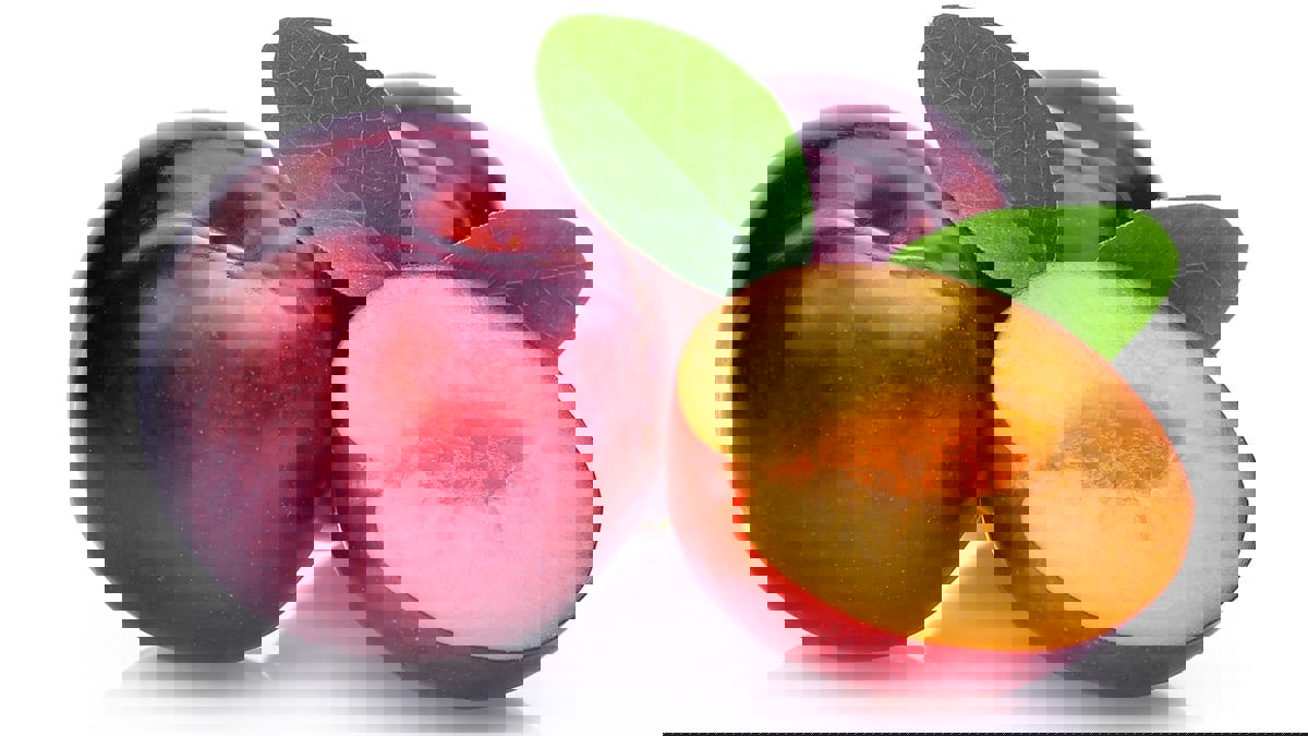 أخصائية تحذر: البرقوق فاكهة مفيدة ولكن!