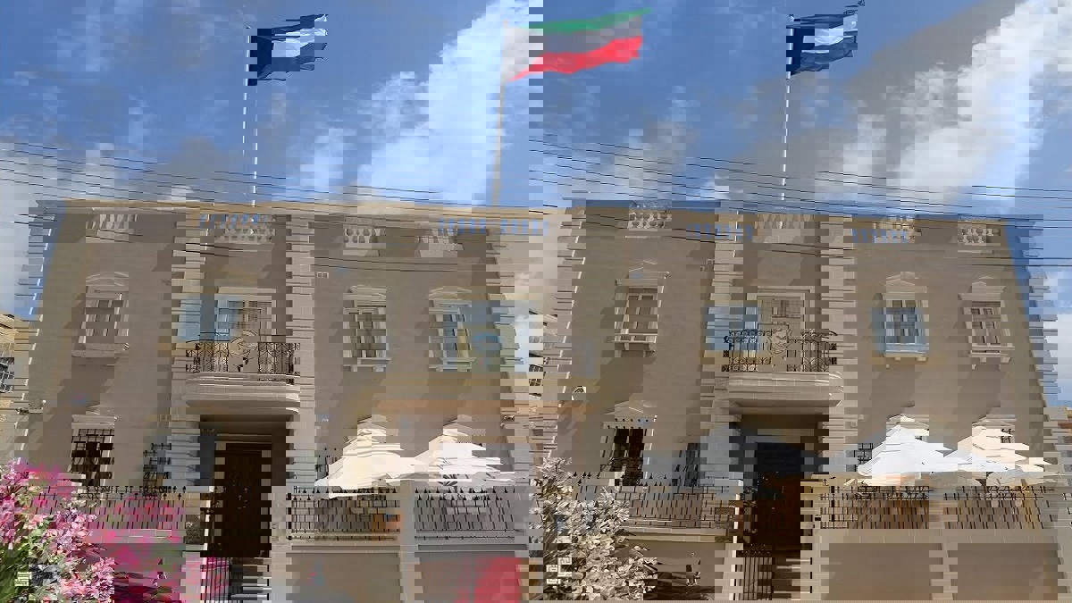 الكويت تسحب أعضاء قنصليتها من البصرة لأسباب أمنية
