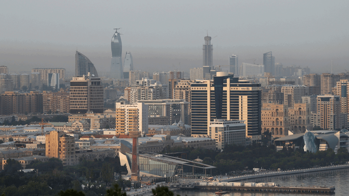 أذربيجان تعلن طرد دبلوماسييْن فرنسييْن 