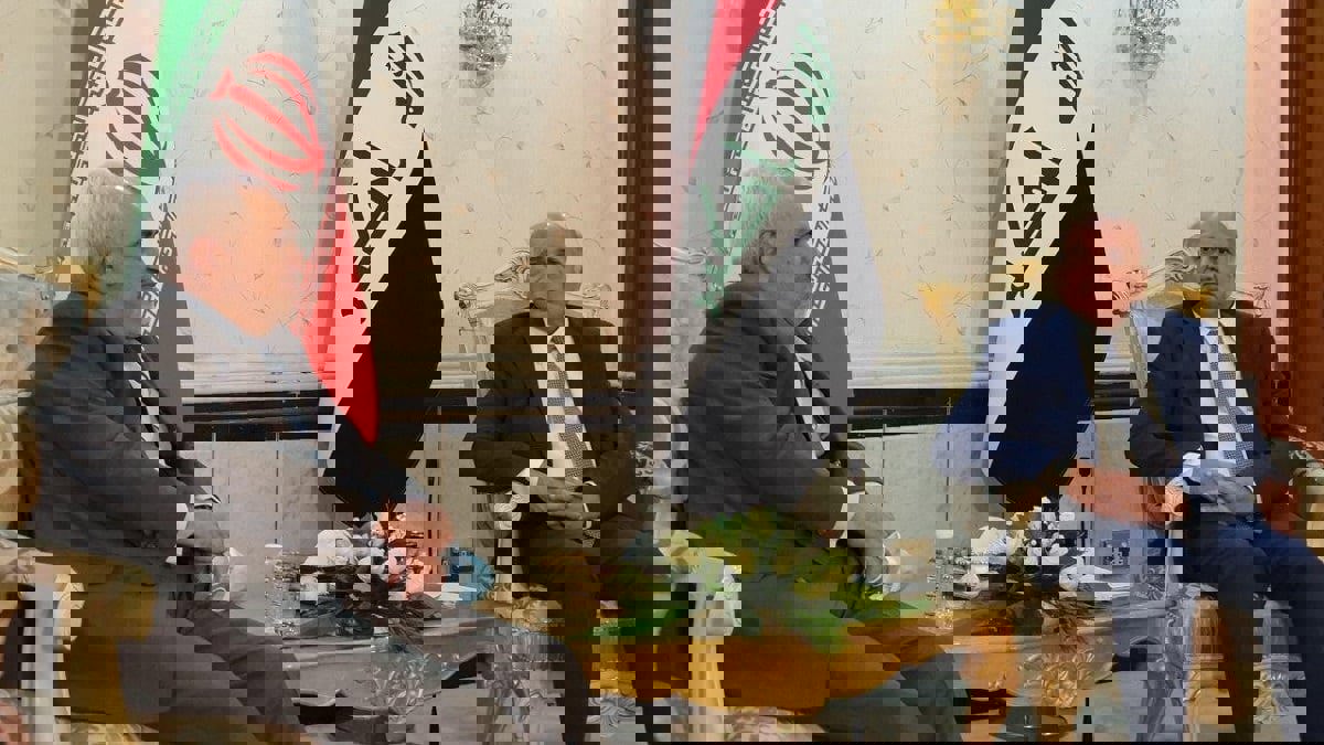 ظريف يستهل زيارة للعراق من موقع اغتيال قاسم سليماني‎