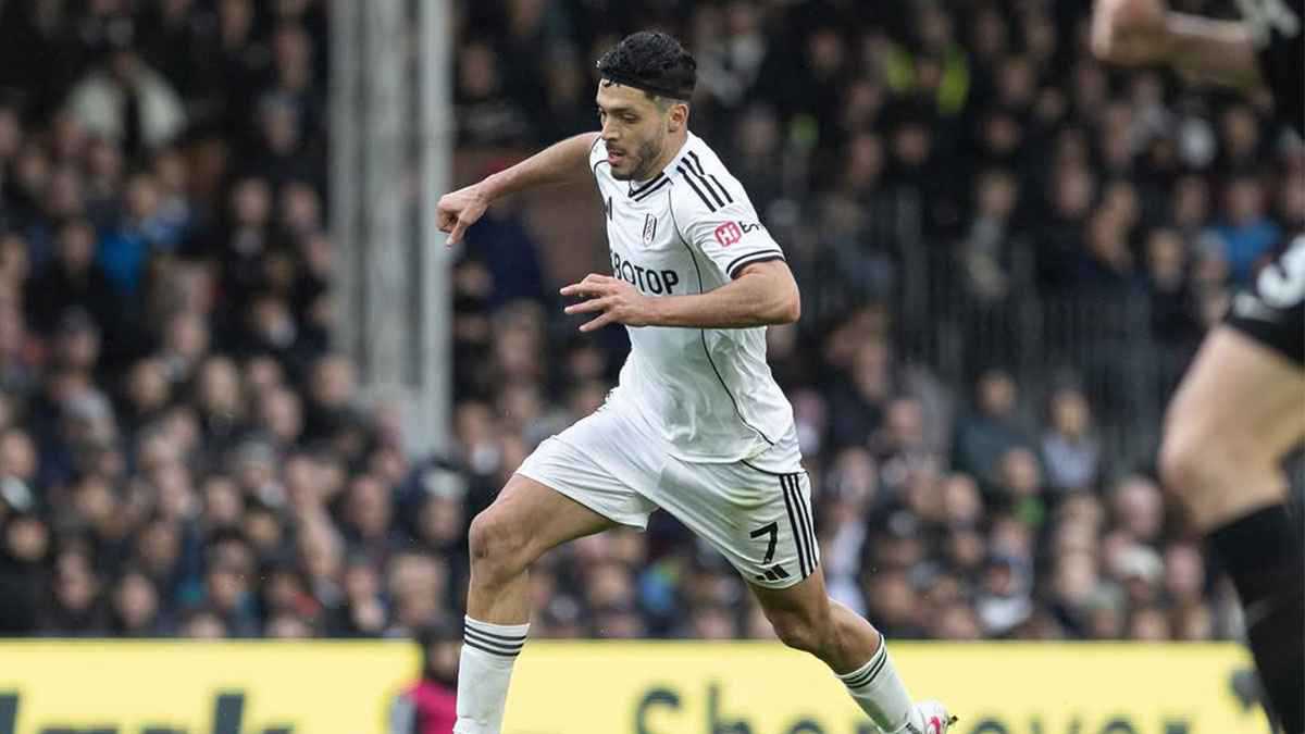 مهاجم فولهام هدفا قويا لأندية الدوري السعودي في الميركاتو الصيفي 