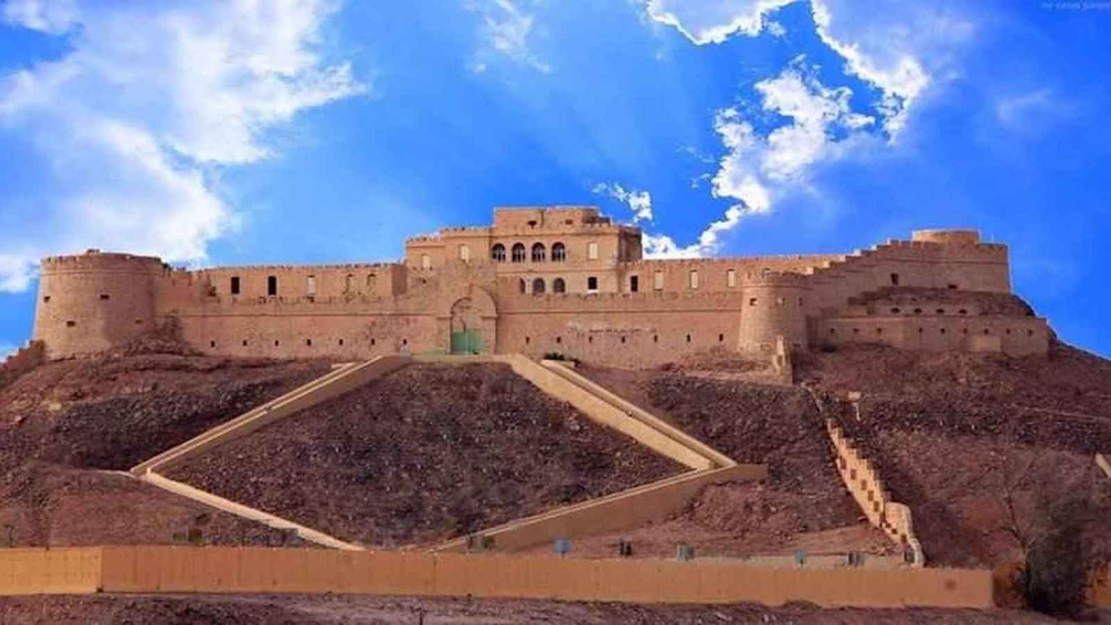 من مملكة سبأ إلى مقبرة الغزاة.. أسرار مدينة سبها التي لا تنكسر (فيديو إرم)