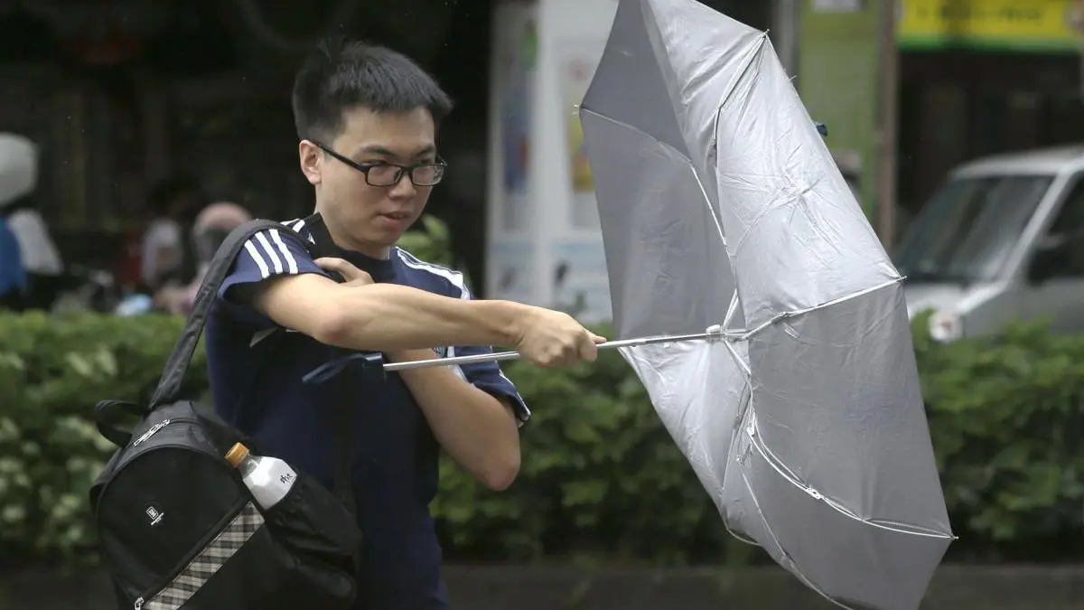 إعصار "ميتاج" يقترب من تايوان.. والسلطات تعلن حالة التأهب القصوى (فيديو وصور)