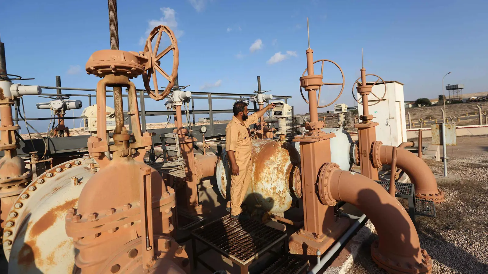 كشف عنه تحقيق دولي.. فساد واسع يهدد قطاع النفط الليبي