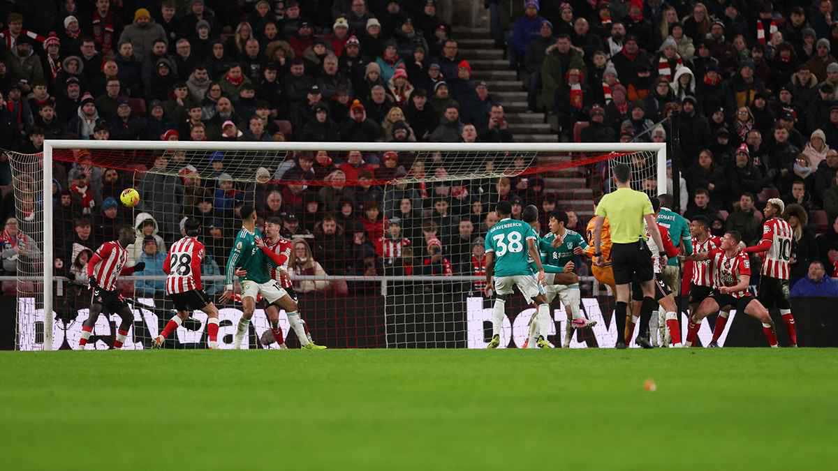 عاد لمستواه المذهل.. أكثر لاعب أبهر جمهور ليفربول في الفوز على سندرلاند 