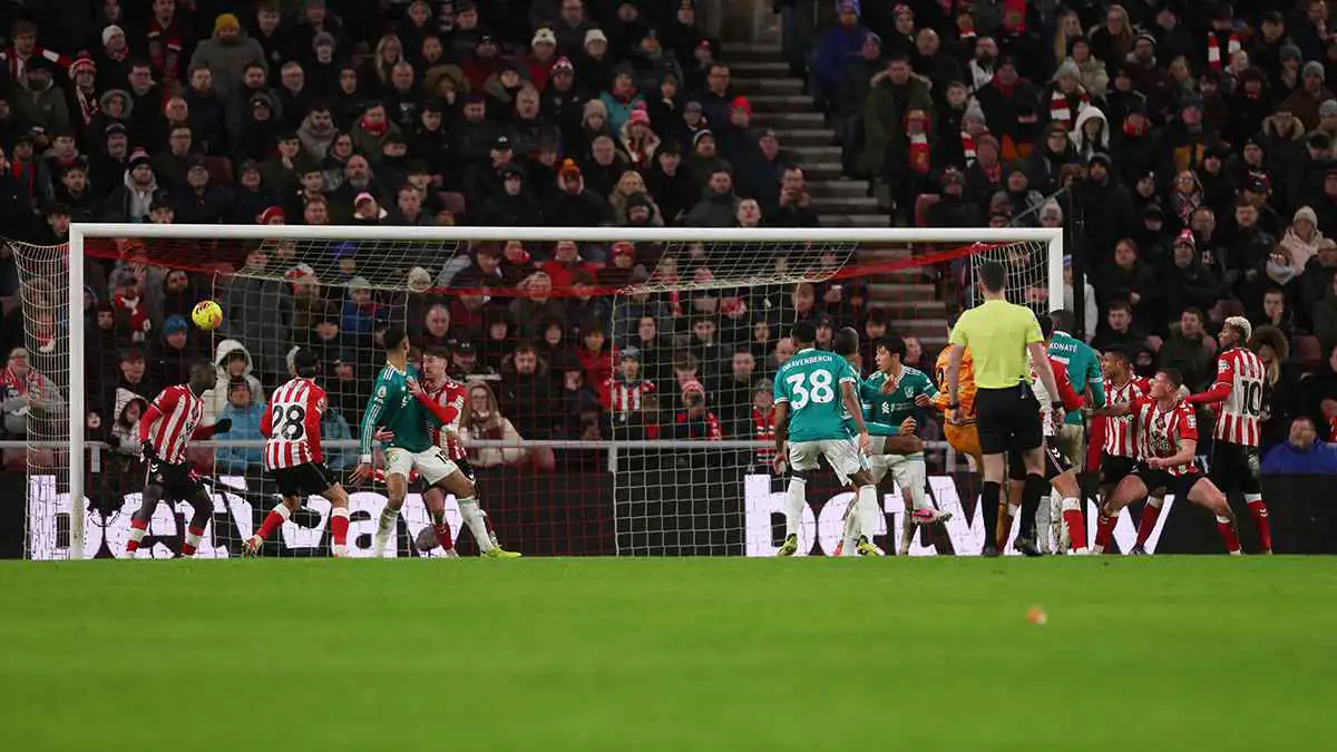 عاد لمستواه المذهل.. أكثر لاعب أبهر جمهور ليفربول في الفوز على سندرلاند