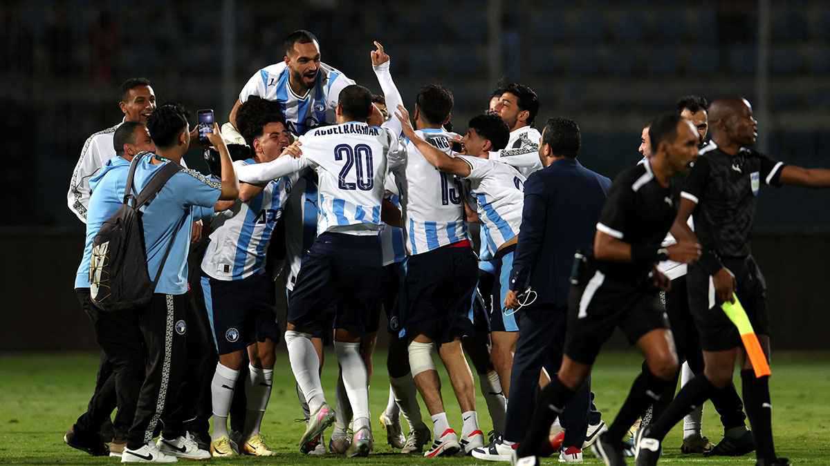إجابة السؤال الأبرز.. من فقد مكانه لصالح بيراميدز.. الأهلي أم الزمالك؟ 