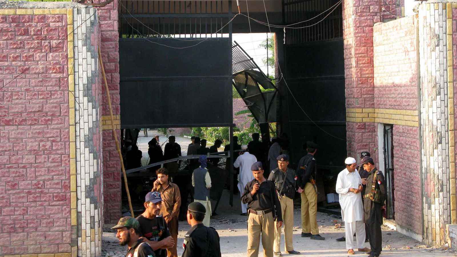 فرار جماعي لسجناء عقب زلزال في باكستان