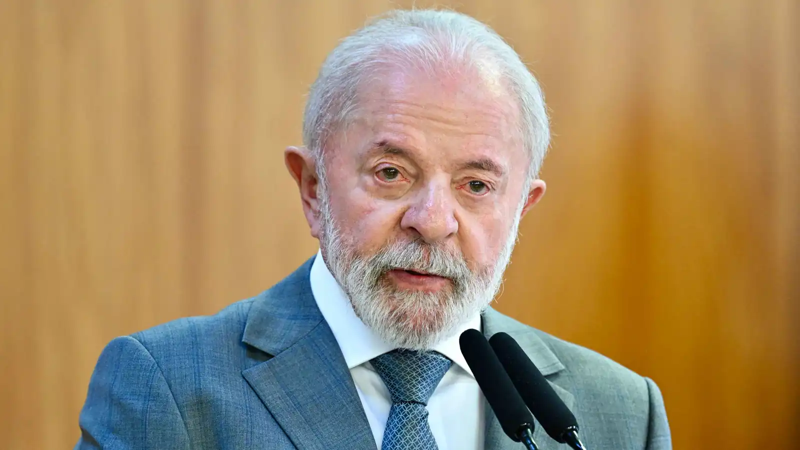 رئيس البرازيل ينتقد أمريكا بعد حظر تأشيرات مسؤولي محاكمة بولسونارو