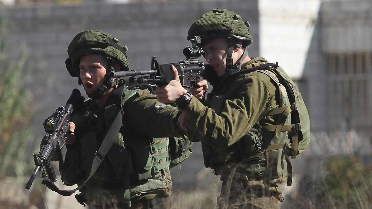 سقوط شهيد وإصابات بين الفلسطينيين برصاص الجيش الإسرائيلي