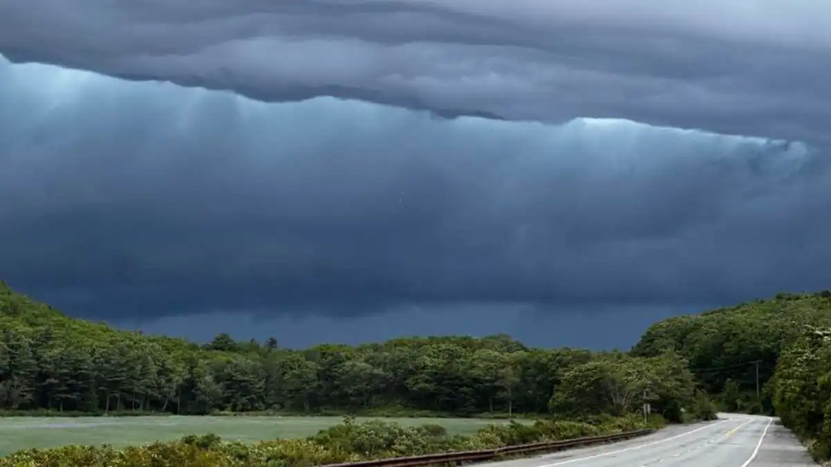 "الأمواج المتوحشة".. سحب نادرة تثير مخاوف الأتراك (فيديو)