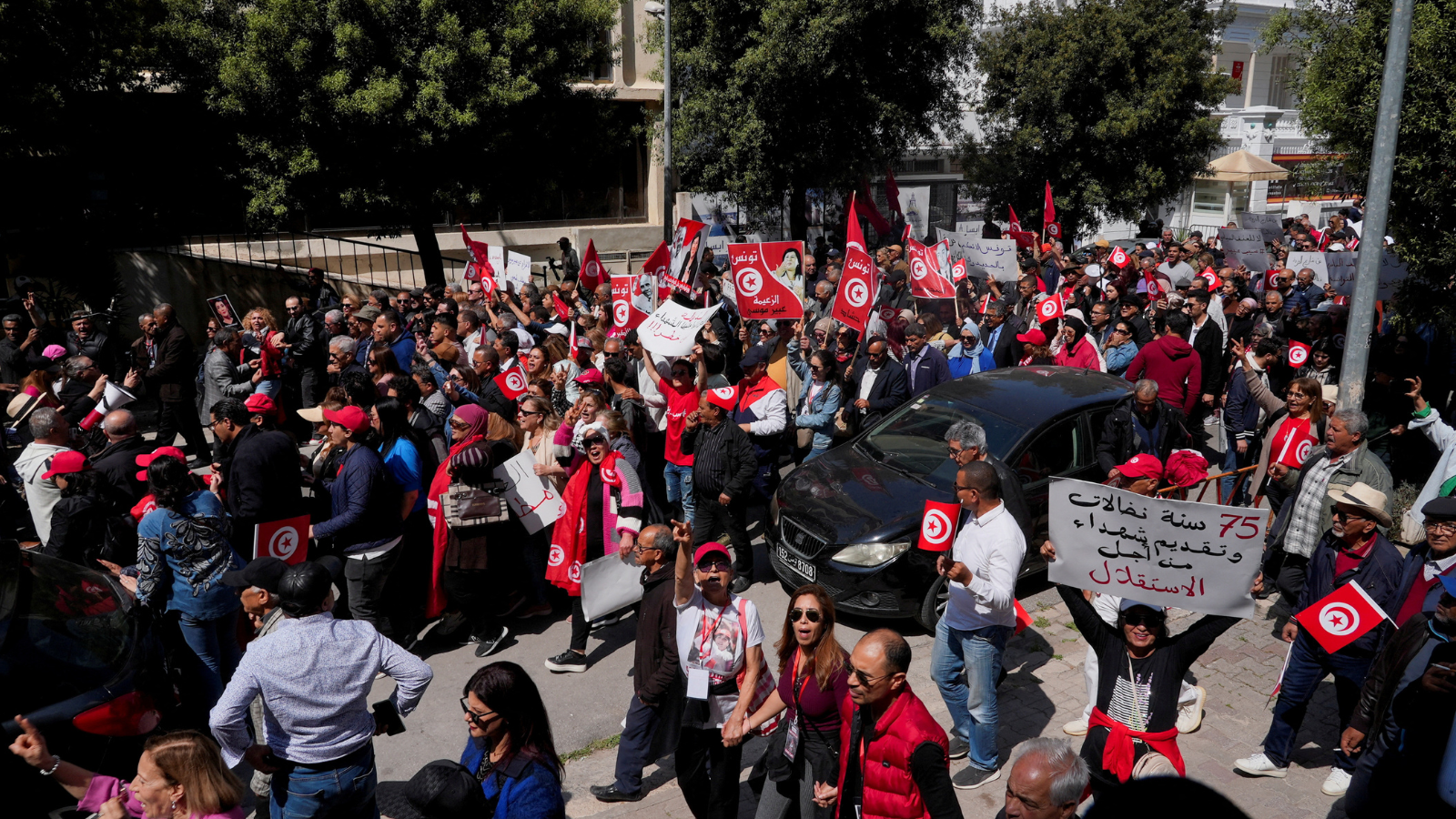 أبرزهم الشابي وبلحاج والشواشي.. نقل معارضين تونسيين إلى سجون بعيدة