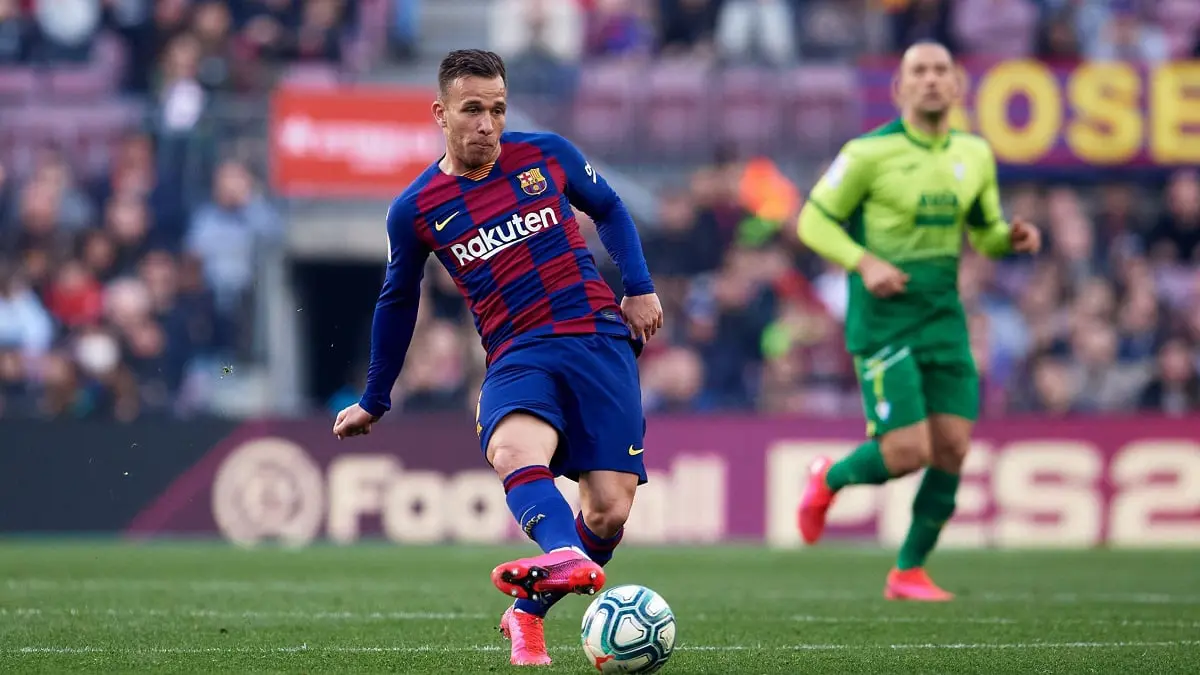 آرثر يرفض لعب دوري أبطال أوروبا مع برشلونة