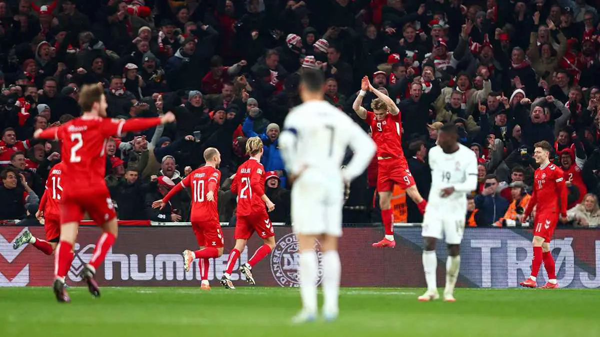 بسبب "التقليد والسخرية".. وكيل كريستيانو رونالدو يتوعد هويلند (صورة)