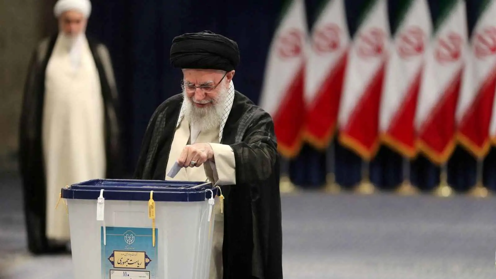خبراء يتوقعون فشل خطابات خامنئي في تعزيز المشاركة بالانتخابات